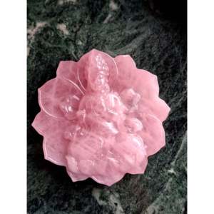 Escultura de Bodhisattva Guanyin sobre Loto en Cuarzo Rosa Natural, 126g, 3 pulgadas, Decoración Espiritual y Cristal Curativo - Product Image 1
