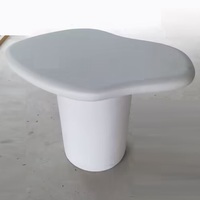 Table basse en bois blanc nordique en forme de nuage pour salon moderne