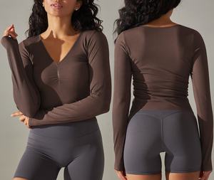 Fitness Wear Seamless Activewear Venta al por mayor Sexy cuello en V manga larga Yoga Top Gym camiseta para mujeres - Product Image 1