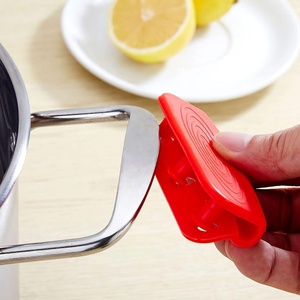 Soporte de mango de ayuda de silicona para <span class=keywords><strong>orejeras</strong></span> <span class=keywords><strong>con</strong></span> <span class=keywords><strong>aislamiento</strong></span> térmico, agarre de olla caliente, cubierta de mango, agarre de manga para sartén de hierro fundido - Product Image 4