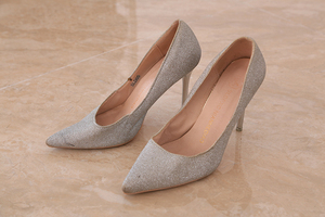 Scarpe Usate di Alta Qualità con Tacco Alto, Stock in Eccedenza, Liquidazione di Marche di Lusso per Signore in Pakistan - Product Image 4
