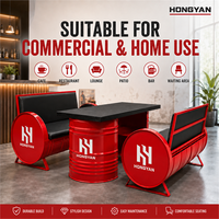 Ensemble de table à manger moderne en fer forgé rouge, style fût d'huile, avec bancs et plateau noir, résistant à l'eau et durable, idéal pour les bars commerciaux.