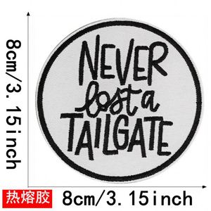 แผ่นปักลายหัวใจสีดำชมพูลายตารางหมากรุก พร้อมคำว่า Loud and Proud สำหรับตกแต่งเสื้อคลุมและหมวกกลางแจ้ง - Product Image 4