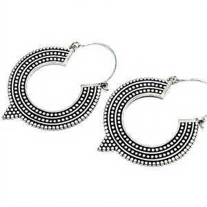 Boucles d'oreilles créoles en argent oxydé, style gitan tribal, motif tournesol et lotus, très populaires - Product Image 5