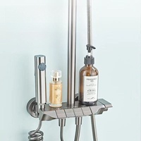 Ensemble de douche mural moderne de luxe léger avec finition polie et pommeau de douche carré à jet doux pour salle de bain