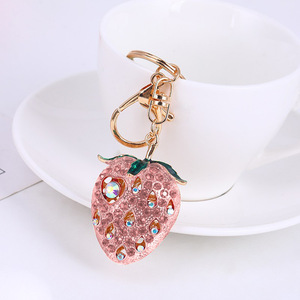 Erdbeer-Schlüsselanhänger Großhandel Strass-Fruchtanhänger Taschenanhänger Geschenk für Frauen Autoschlüssel - Product Image 4