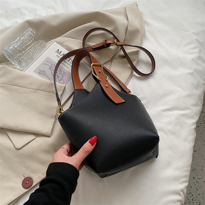 2023 sacs fourre-tout à bandoulière de mode pour dames avec logo imprimé de <span class=keywords><strong>marque</strong></span> célèbre conception simple femmes Offre Spéciale le sac fourre-tout - Product Image 3