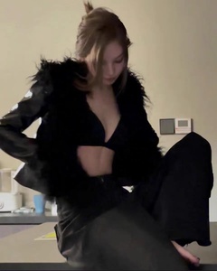 Nouveau produit en gros : Veste en cuir d'autruche noire unique pour femme - Product Image 2