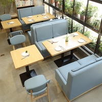 Ensemble table et chaises de banquette sur mesure pour restaurant, salon de thé, établissement de style occidental, hôtel, ou café, avec thème bois et idéal pour les espaces muraux ou les stands de thé au lait.
