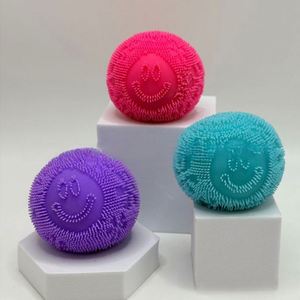 Adorable Pelota de Peluche con Cara Sonriente y Pompones, Juguete Antiestrés de Peluche Suave, Schylling Fuzz Ball Flower Power - Product Image 3