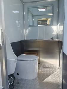 Remolque de Ducha Móvil Combinado con 1-6 Cabinas, Remolque de Baño con Ducha, Unidad de Baño Portátil para Parques y Campamentos - Product Image 3
