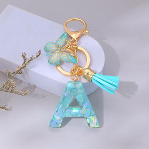 พวงกุญแจเรซินสีเขียวรูปหัวใจขนาดใหญ่ประดับเลื่อมตัวอักษรภาษาอังกฤษกระเป๋าโลหะเครื่องรางอะนิเมะทำจากวัสดุพลาสติก - Product Image 6