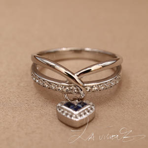 Anillo de Aniversario Vintage para Mujer con Incrustaciones de Cristal y Piedras Preciosas de la Serie Counterattack - Product Image 3