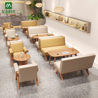 Ensemble table et chaises de café en bois au design moderne pour hôtel, restaurant, café - Mobilier durable et respectueux de l'environnement