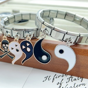 สร้อยข้อมือสไตล์อิตาลีลายหัวกะโหลกฮาโลวีนและหยินหยาง พร้อมจี้เคลือบลายผีและกระดูกไขว้ ชิ้นส่วนจี้แบบโมดูลาร์ สำหรับทำเครื่องประดับ DIY - Product Image 2