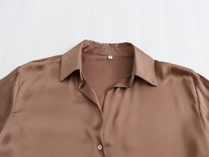 Top Chic da donna 2024 primavera nuova camicia drappeggiata in raso 16 colori retrò <span class=keywords><strong>camicetta</strong></span> con bottoni a maniche lunghe autunno - Product Image 4