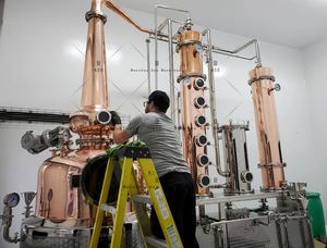 Alambic en cuivre de 5000L, nouvelle machine à <span class=keywords><strong>Jagermeister</strong></span>, équipement de distillerie, pompe à alcools, machine à distiller en acier inoxydable, fabrication de liqueurs - Product Image 6
