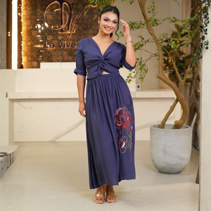 Vestido Maxi de Lujo de Alta Gama en Azul Marino, Tencel Viscose con Cuello Cruzado, Casual para Mujer - Product Image 2