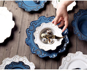 Service d'assiettes à soupe en céramique de style palais baroque européen, assiettes de dîner gaufrées pour la cuisine occidentale et les réceptions - Product Image 6