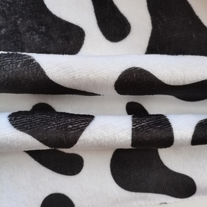 100% Polyester collé Sherpa polaire vêtements de nuit <span class=keywords><strong>noir</strong></span> <span class=keywords><strong>blanc</strong></span> <span class=keywords><strong>vache</strong></span> conception <span class=keywords><strong>noir</strong></span> <span class=keywords><strong>blanc</strong></span> flanelle laminé <span class=keywords><strong>tissu</strong></span> doublure <span class=keywords><strong>tissu</strong></span> fournisseur - Product Image 6