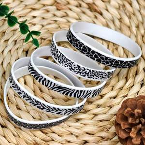 Bracelets en caoutchouc à imprimé animal, bracelets en silicone, bracelet en caoutchouc à thème animal, bracelet imperméable pour fête d'anniversaire sur le thème de la jungle - Product Image 4