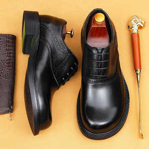 รองเท้าหนังแท้ทรงหัวมนสำหรับผู้ชายปี 2026 รองเท้าลำลองสไตล์ธุรกิจสำหรับเท้ากว้าง สไตล์อังกฤษ รองเท้าอ็อกซ์ฟอร์ดแบบมีลายฉลุ - Product Image 1