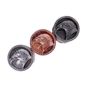 Elegante águila superior diseño 4 capas Manual trituradora de hierbas aleación de zinc molinillo de tabaco - Product Image 3