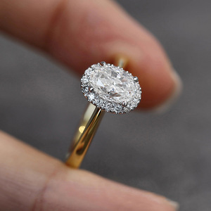 Anello Bicolore a Forma Ovale, Design Elegante per Donne - Product Image 3