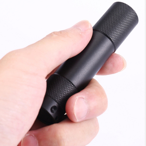 <span class=keywords><strong>Lampe</strong></span> torche UV <span class=keywords><strong>portable</strong></span> en aluminium QXMOVING à piles AA, <span class=keywords><strong>lumière</strong></span> <span class=keywords><strong>noire</strong></span> industrielle 365 nm, <span class=keywords><strong>lampe</strong></span> UV pour le bois - Product Image 4