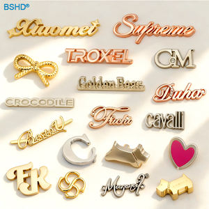 Etiqueta de <span class=keywords><strong>Metal</strong></span> Personalizada al por Mayor del Fabricante, Etiqueta de <span class=keywords><strong>Metal</strong></span> de Alta Calidad con Diseño de Moda y Logotipo de Marca para Bolsos/Ropa - Product Image 1