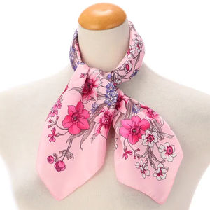 Écharpes en soie rétro personnalisées pour femmes, écharpes en soie satinée carrées, accessoires de mode - Product Image 1