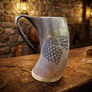 Mug en corne de buffle polie fait main, forme naturelle, réutilisable, pour bière ou champagne, logo personnalisé gravé, étanche, design moderne. - Product Image 1