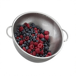 Passoire en acier inoxydable à mailles fines avec deux poignées en boucle pour laver les fruits et légumes - Product Image 1