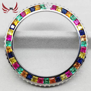 Lunette en acier inoxydable avec des pierres d'émeraude synthétiques remplaçant les pierres d'origine de la <span class=keywords><strong>montre</strong></span> Rolex GMT Master. - Product Image 1