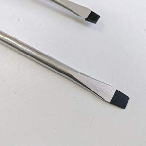 ชุดไขควงสองสีสำหรับใช้ในบ้าน หัวแฉกและหัวแบน ด้ามจับเหล็กโครเมี่ยมวาเนเดียม พร้อมแม่เหล็ก สำหรับซ่อมแซม - Product Image 2