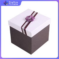 Boîte cadeau en carton imprimé CMJN avec fleur pour cadeaux artisanaux, prix fabricant