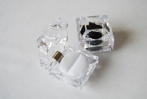 Top Quality clear Acrylic Plastic Crystal Ring Boxes square Shape <strong>Earring</strong> <strong>Cases</strong> Packing Jewelry Box 49*49*44mm 45.5*45.5*43mm - Product Image 5