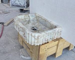 Lavabo de Mármol Calacatta Gold Acanalado de Lujo, Hecho a Mano, Encimera de Piedra Natural, Duradero y Pulido para Baño - Product Image 1
