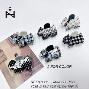 Fermagli per capelli Zi 7 cm, design a quadretti bianco e nero, stile cartone animato, per uso casual, in plastica. - Product Image 3