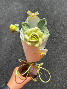 Bouquet <span class=keywords><strong>di</strong></span> <span class=keywords><strong>Rose</strong></span> Verdi all'Uncinetto Fatto a Mano, Fiore Lavorato a Maglia con Stelo Singolo, Rosa Artificiale Eterna per Decorazioni Domestiche - Product Image 1