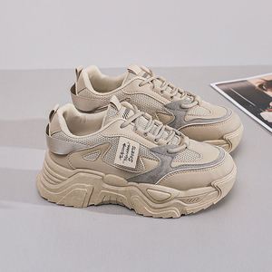 Version coréenne de chaussures de sport tendance avec effet rehausseur, idéales pour le style urbain, parfaites pour le quotidien des filles - Product Image 4