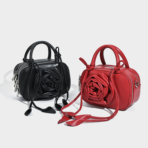 Nouveau sac à bandoulière pour femme, petit sac en forme de coussin, design tridimensionnel de fleurs roses, grande capacité, fermeture éclair en PVC - Product Image 4