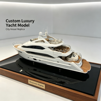 Maquette de yacht de luxe personnalisée avec coque blanche, hublots noirs, pont en bois et support miroir