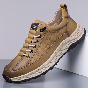 รองเท้าผ้าใบลำลองผู้ชาย หนังแท้ ส้นเตี้ย พื้นยางกันลื่น รองเท้าเดินสไตล์เรโทร ดีไซน์เย็บพู่ห้อย - Product Image 1