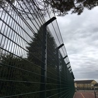 Valla 868 con Recubrimiento de Polvo Negro y Malla de 50x200mm para un Aspecto Moderno