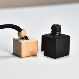 Flacon vide en verre <span class=keywords><strong>de</strong></span> parfum suspendu pour voiture 8ml pour diffuseur d'huiles essentielles Flacon <span class=keywords><strong>de</strong></span> parfum carré noir givré - Product Image 5