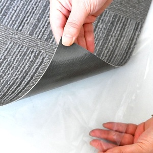 Carreaux <span class=keywords><strong>de</strong></span> tapis <span class=keywords><strong>de</strong></span> <span class=keywords><strong>sol</strong></span> en <span class=keywords><strong>PVC</strong></span> auto-adhésifs à peler et à coller pour le garage <span class=keywords><strong>de</strong></span> la <span class=keywords><strong>salle</strong></span> <span class=keywords><strong>de</strong></span> sport - Product Image 2