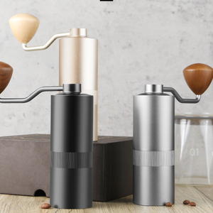 Molinillo de Café Manual Portátil Ajustable con Cuerpo de Aluminio y Muelas Cónicas de Acero Inoxidable, Grado Doméstico - Product Image 3