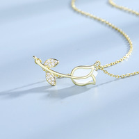 Elegante Collar con Colgante de Flor de Tulipán con Incrustaciones de Diamantes CZ en Plata de Ley S925 para el Día de la Madre