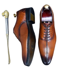 Chaussures rehaussantes de luxe pour hommes en cuir véritable à semelle épaisse, bout pointu, imperméables, antidérapantes, style anglais tendance, sculptées et brillantes - Product Image 1